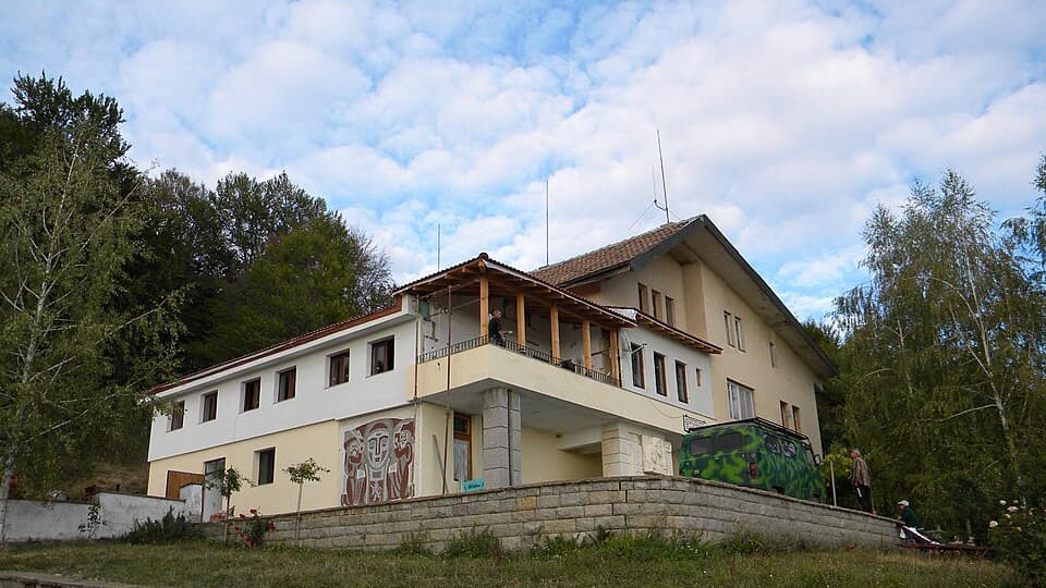 Svezhen hut, a two-storey building in a clearing above the village