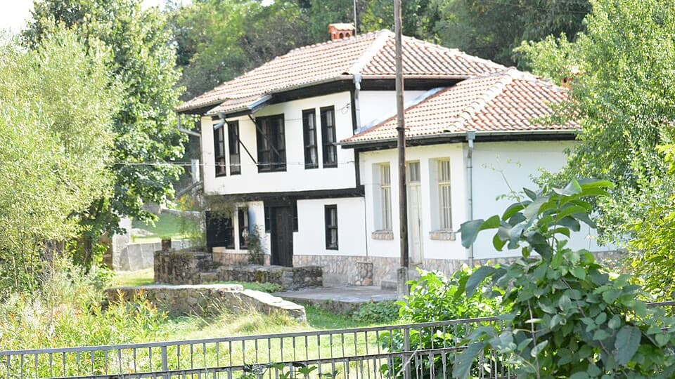 A large Revival house with a tiled roof among the trees in Svezhen