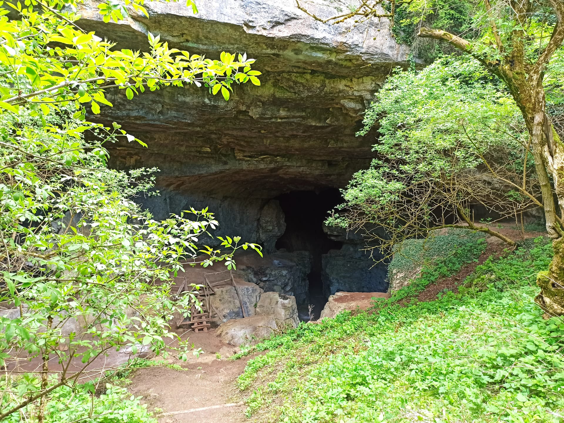 Svirchovitsa cave