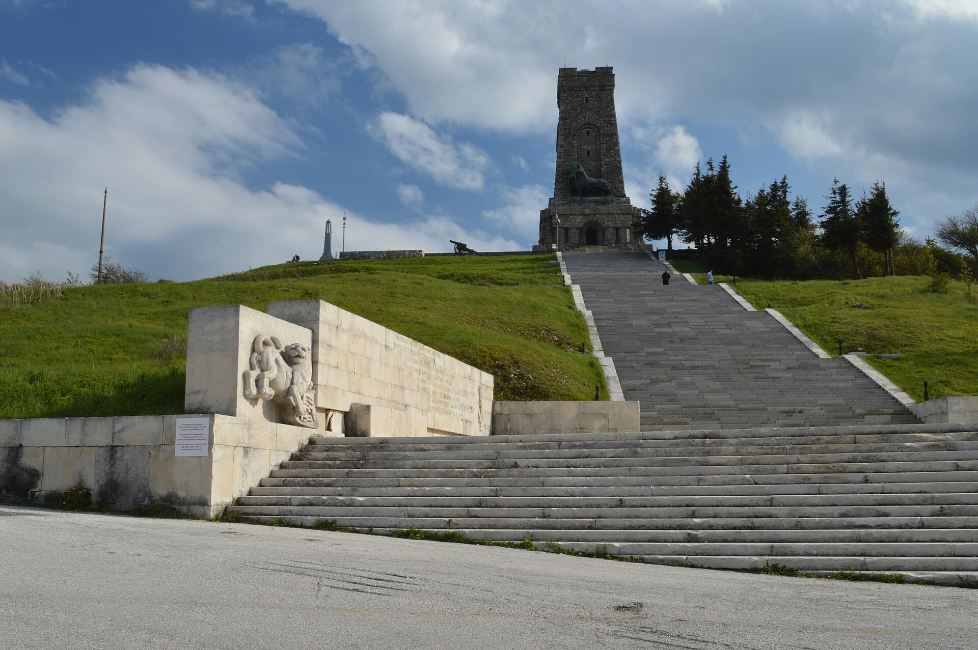 Shipka Pass Travel Guide: Freedom Monument, Church & Driving Tips